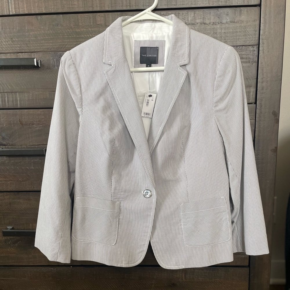 NWT grey and white single button jacket.